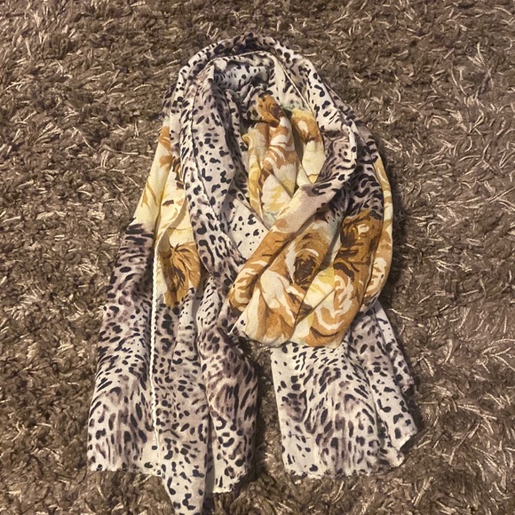 Cheetah & Rose Scarf - Picture 1 of 1